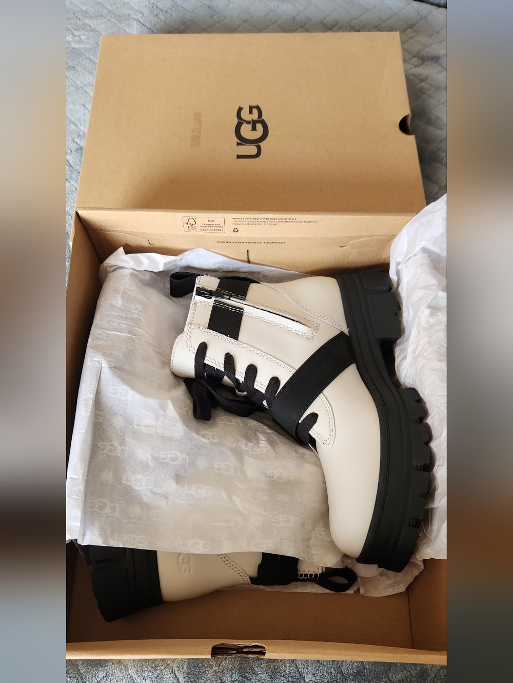 NEW. UGG Leather White and Black Lace-Up Combat Boots. 8.5 Women's. NIB. - Picture 10 of 13